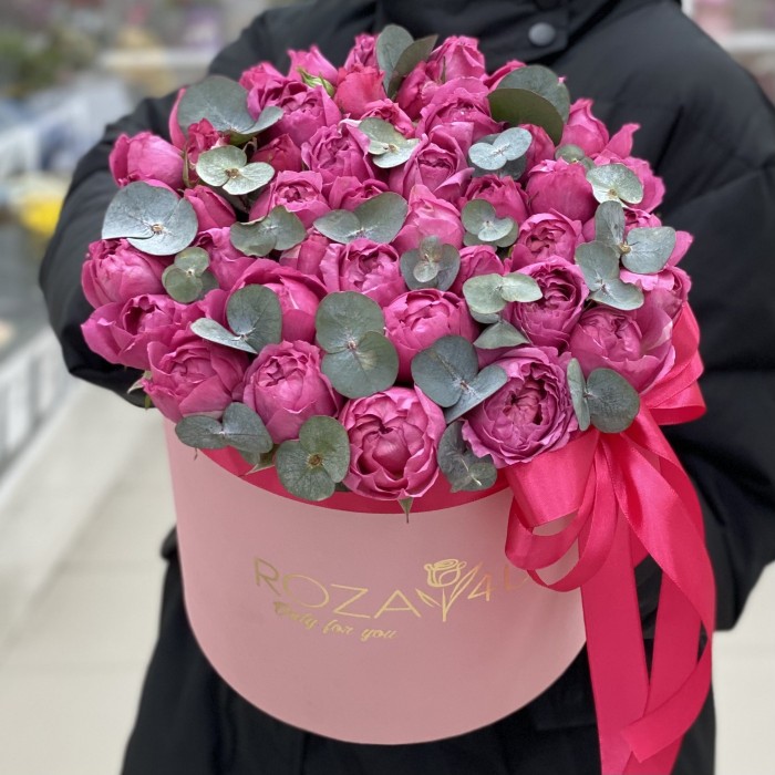 Вишнёвая Джульетта с эвкалиптом в коробке